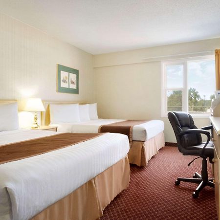 Travelodge By Wyndham Lethbridge Εξωτερικό φωτογραφία