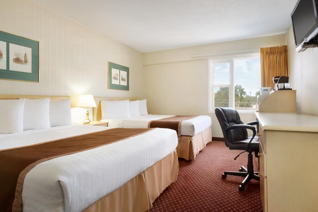 Travelodge By Wyndham Lethbridge Εξωτερικό φωτογραφία