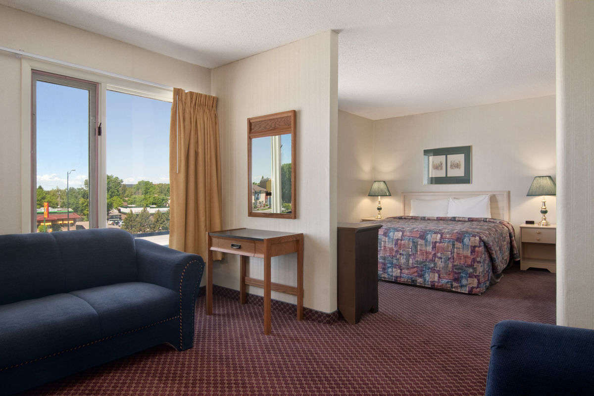Travelodge By Wyndham Lethbridge Εξωτερικό φωτογραφία